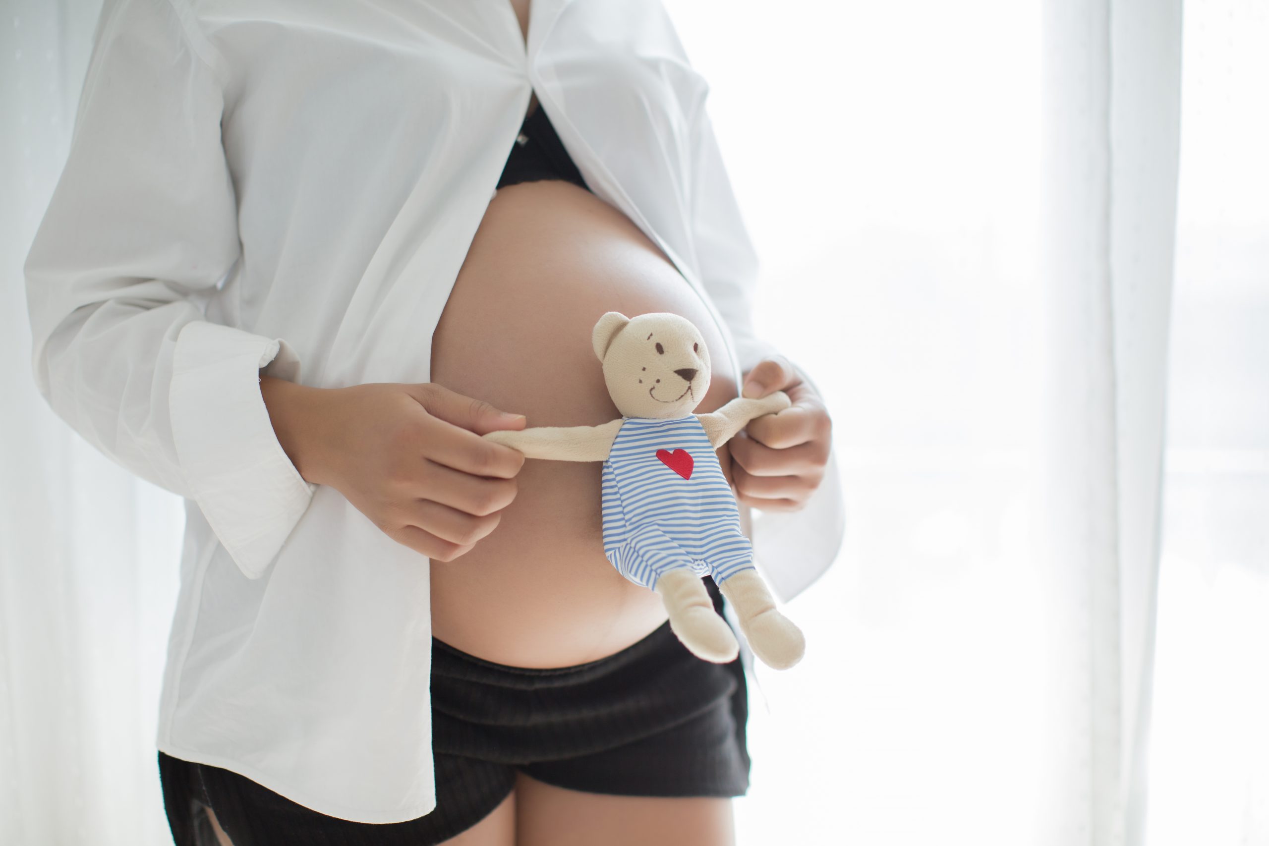 femme enceinte ostéopathe charpentier vence juan-les-pins grossesse
